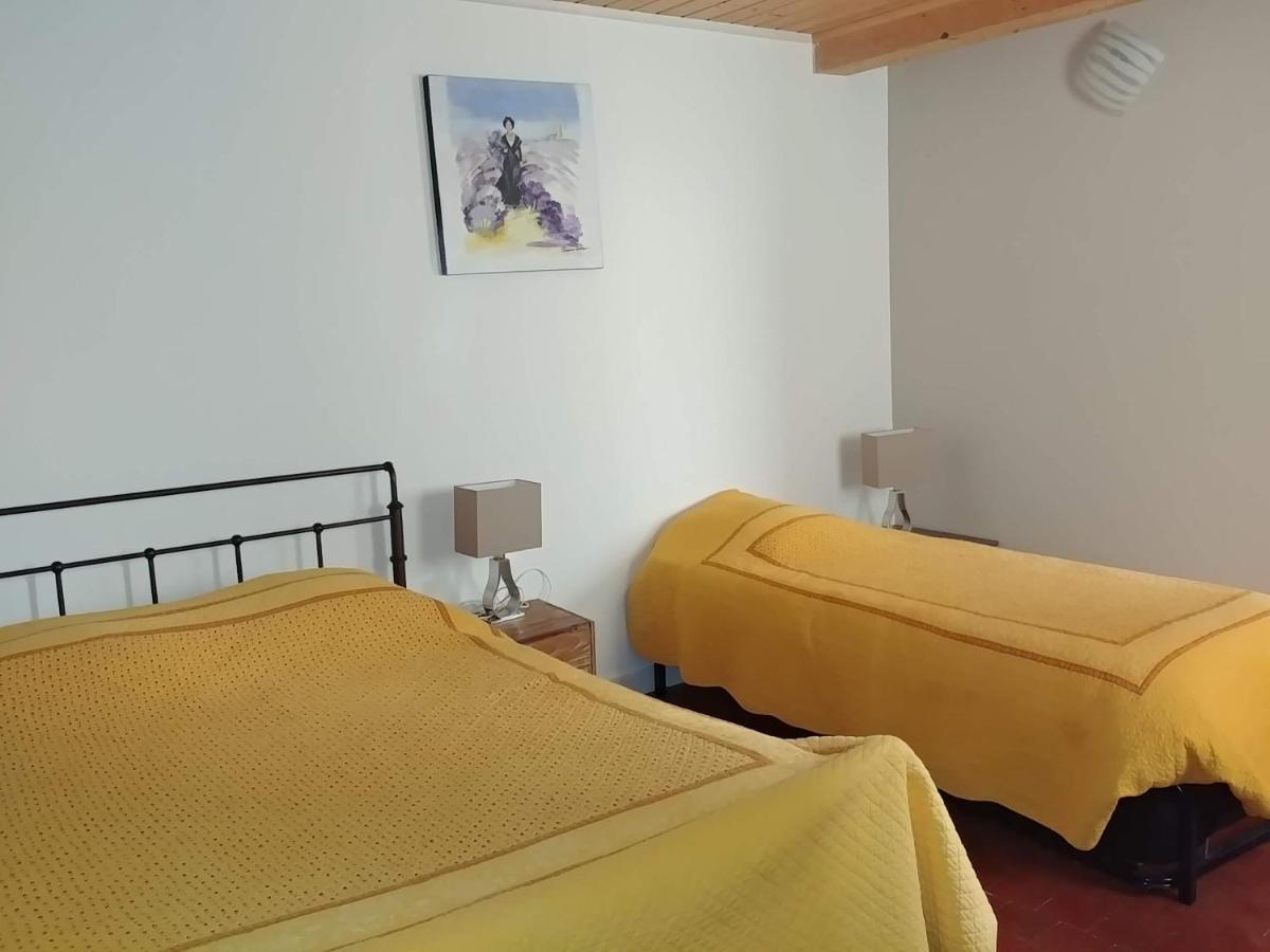 Gite Pilpoil Sault-de-Vaucluse Room photo